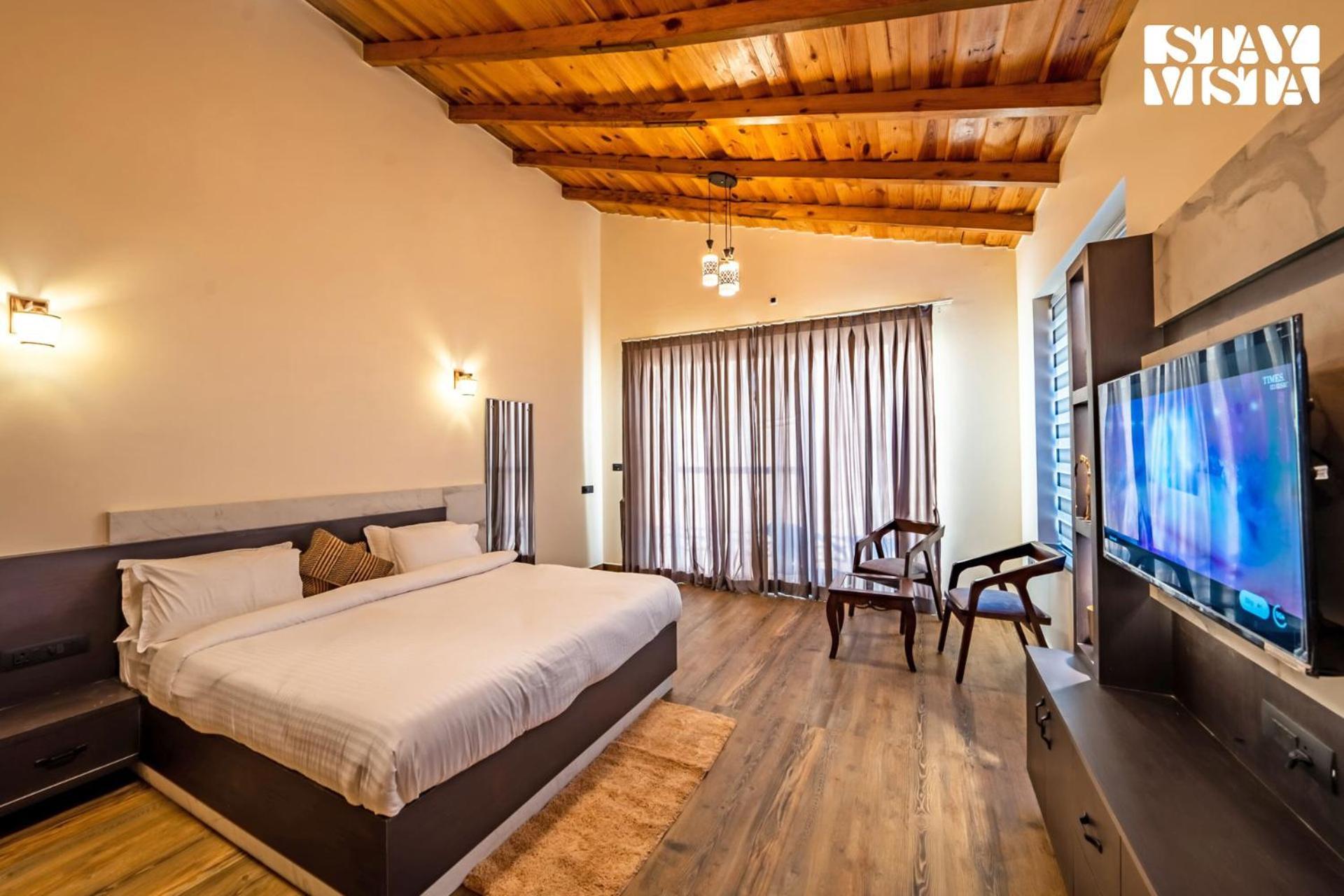 Stayvista At Sunset Springs With Pool & Views Nainital Eksteriør billede